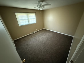 1015-1017 S Sunrise Dr in Marshall, MO - Building Photo - Building Photo
