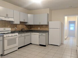 83 Yorktown St, Unit 2 in Somerville, MA - Building Photo