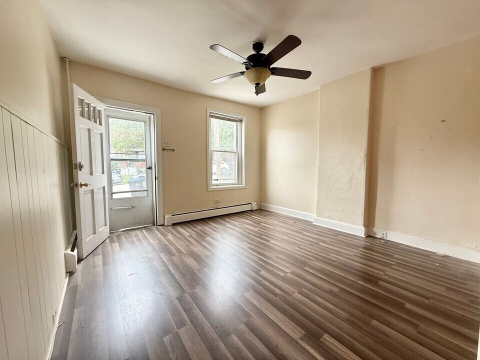 159 W 7th Ave in Conshohocken, PA - Building Photo