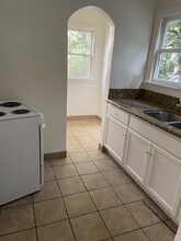 928 W Angeleno Ave, Unit Apt. C in Burbank, CA - Building Photo - Building Photo