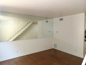4431 Travis St, Unit 102 in Dallas, TX - Building Photo - Building Photo