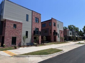 933 SE 10th St in Bentonville, AR - Building Photo