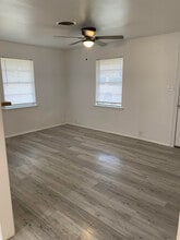 906 E Walnut St in Hillsboro, TX - Building Photo - Building Photo