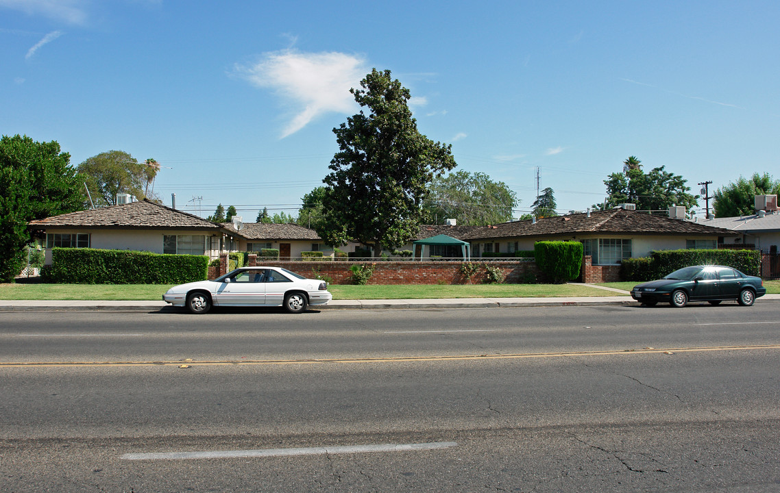 3509 E Clinton Ave in Fresno, CA - Foto de edificio