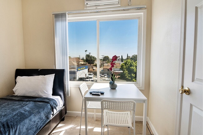 South Park Place Apartments in Los Angeles, CA - Building Photo - Building Photo