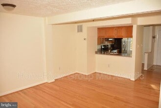 6043 Rowanberry Dr in Elkridge, MD - Building Photo - Building Photo