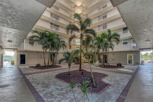 5900 Bonita Beach Rd SW in Bonita Springs, FL - Building Photo