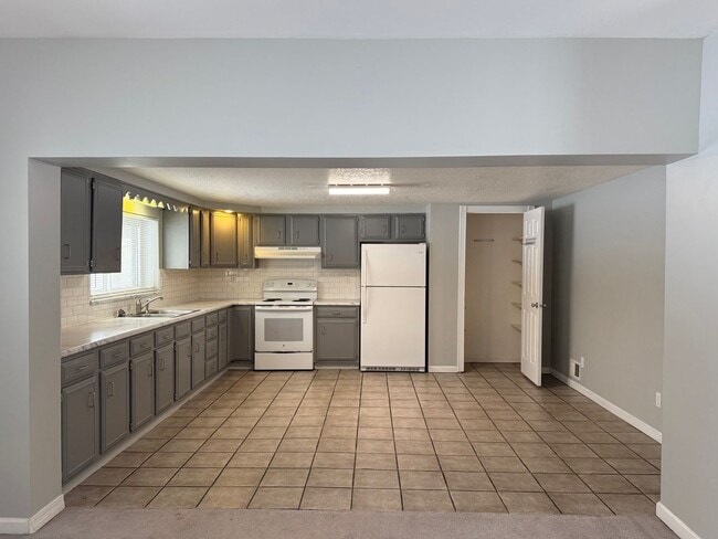 10016-10020 Austin Rd in Jackson, MI - Building Photo - Building Photo