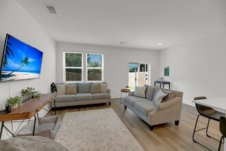 1549 Evergreen St in Charleston, SC - Foto de edificio - Building Photo