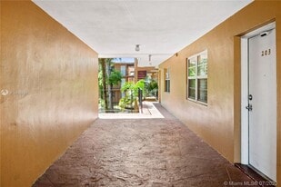 1280 W 54th St in Hialeah, FL - Building Photo