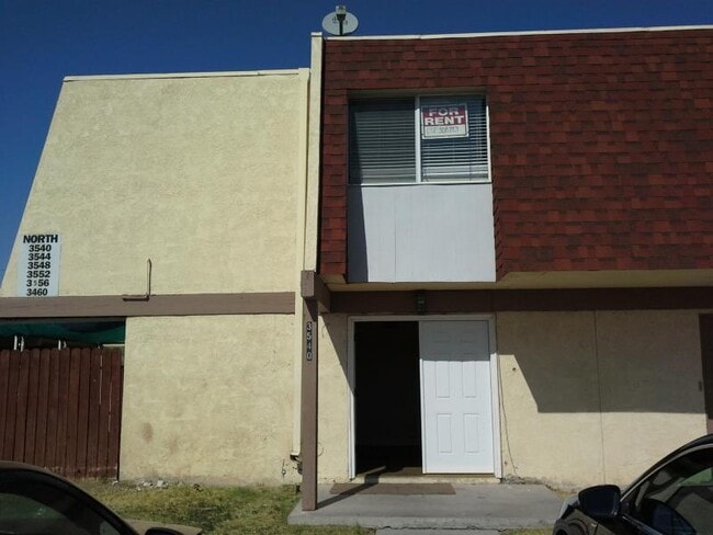 property at 3540 Villa Knolls N Dr