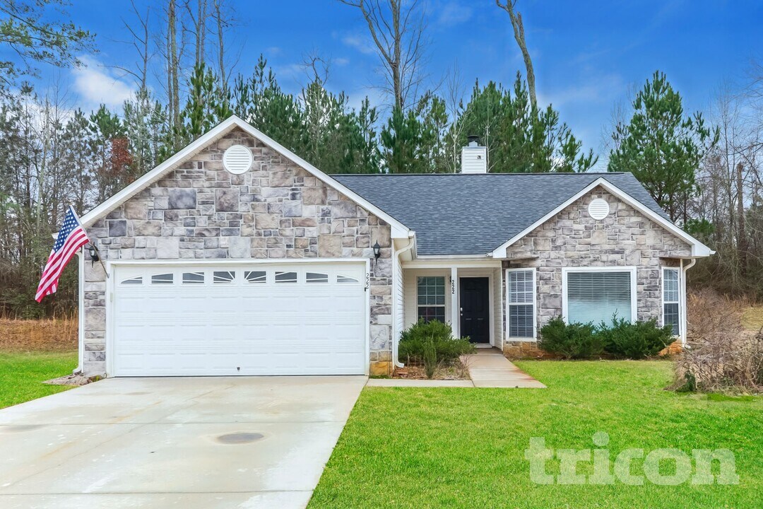 222 Whistle Way in Locust Grove, GA - Foto de edificio