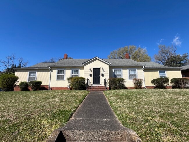 416 4th St SW, Unit A in Hickory, NC - Foto de edificio - Building Photo