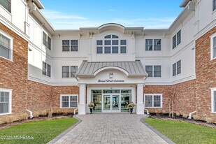 34 Broad St in Manasquan, NJ - Building Photo