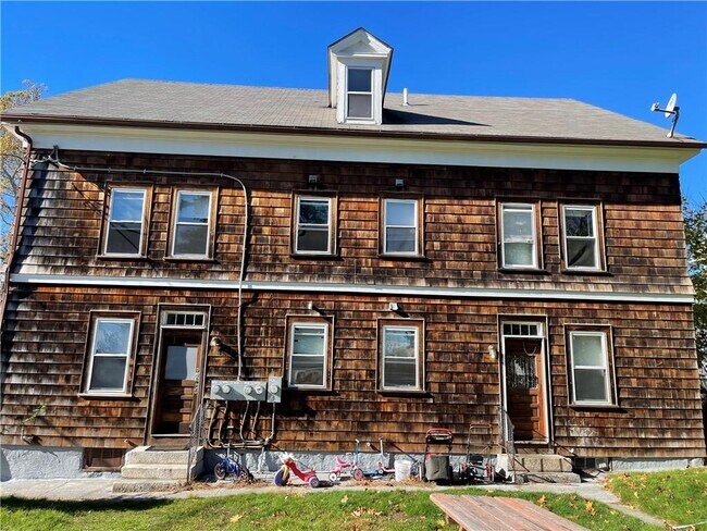 661 Providence St photo'