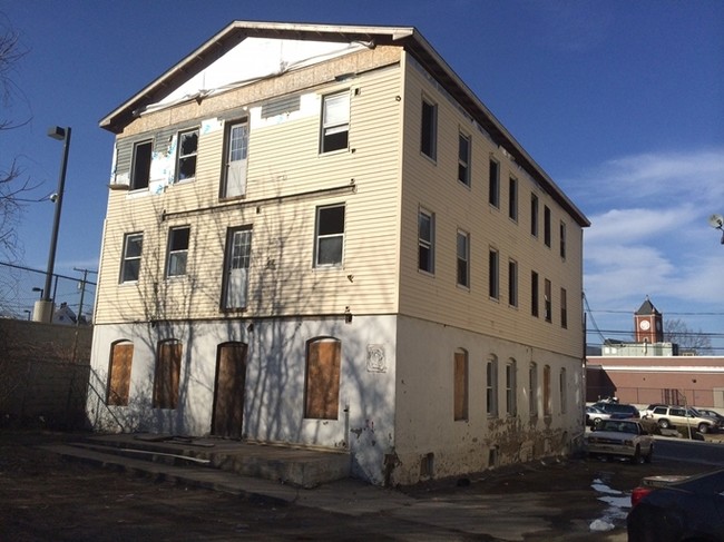 27 W Porter St in Waterbury, CT - Building Photo - Building Photo