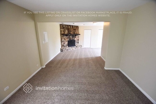 880 Edenwood Dr in Roselle, IL - Building Photo - Building Photo