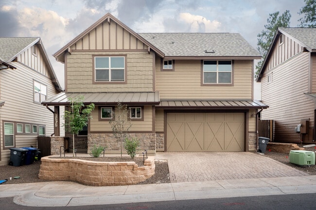 property at 2575 W Pollo Cir