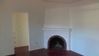 2408 Lexington Dr in Ventura, CA - Building Photo - Building Photo