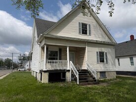 1933 S 2nd St in Springfield, IL - Building Photo