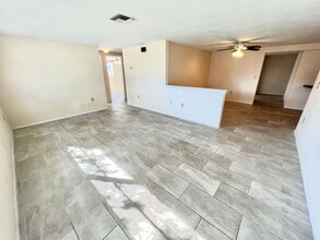 11241 Snyder Ave in Port Richey, FL - Foto de edificio - Building Photo
