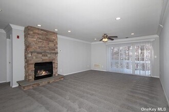49 Neal Path-Unit -49 in Setauket, NY - Building Photo - Building Photo