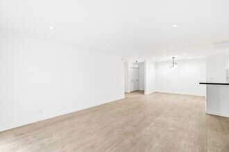 642 N West Knoll Dr. Apartments in West Hollywood, CA - Building Photo - Building Photo