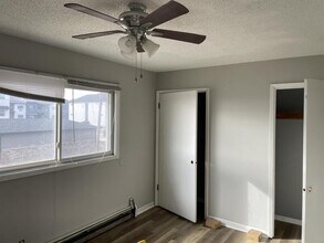 325 Clymer Rd in Hiawatha, IA - Building Photo - Building Photo