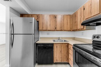 6911 SW 129th Ave, Unit 2 in Miami, FL - Foto de edificio - Building Photo