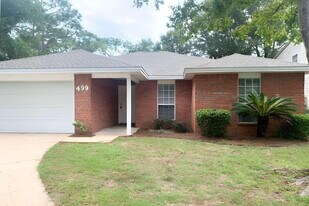 499 Spring Brook Ln in Mary Esther, FL - Building Photo