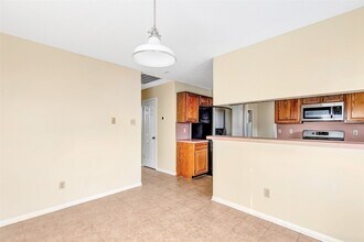 8406 Vistadale Dr in Humble, TX - Foto de edificio - Building Photo