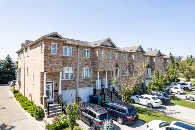 3250 Pinto Pl in Mississauga, ON - Building Photo - Building Photo