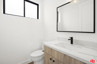 3561 1/2 Beethoven St in Los Angeles, CA - Building Photo - Building Photo