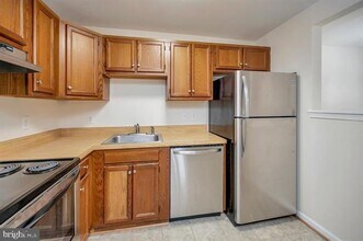 100 Buckingham Ln in Stafford, VA - Building Photo - Building Photo