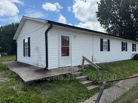 6259 E 11th St in Indianapolis, IN - Building Photo