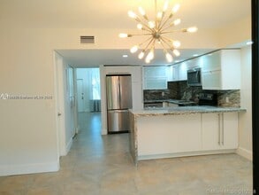 589 N University Dr in Plantation, FL - Building Photo - Building Photo