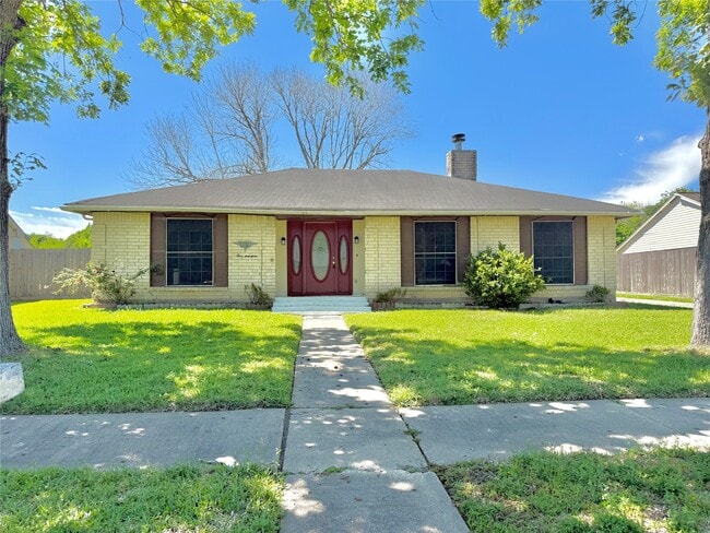 property at 514 W Castle Harbour Dr