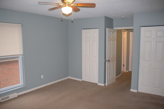 8717 Countryshire Ln in Kansas City, MO - Building Photo - Building Photo