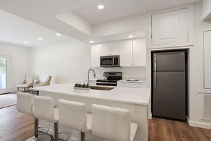 2100 St Thomas St, Unit 204 in New Orleans, LA - Building Photo