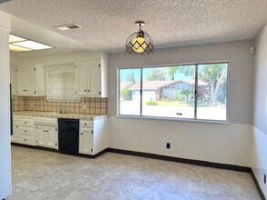 6821 Gloria Dr in Sacramento, CA - Building Photo - Building Photo