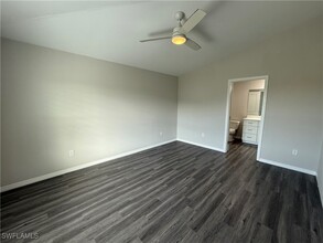 906 NW 30th St in Cape Coral, FL - Foto de edificio - Building Photo