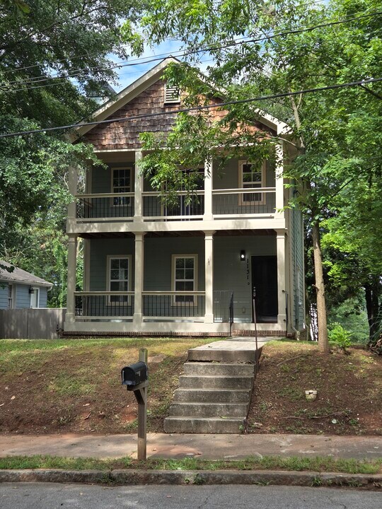 1131 Garibaldi St SW in Atlanta, GA - Foto de edificio