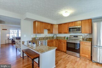 8035 Tyson Oaks Cir in Vienna, VA - Building Photo - Building Photo