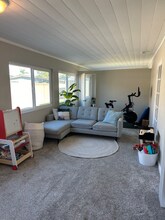 15422 Norwich Cir in Huntington Beach, CA - Foto de edificio - Building Photo