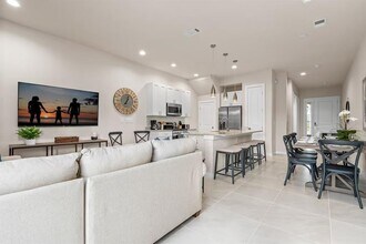 7568 Sunflower Cir in Kissimmee, FL - Foto de edificio - Building Photo
