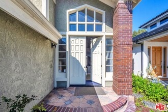 7513 W 83rd St in Los Angeles, CA - Building Photo - Building Photo