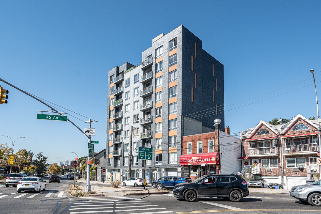 Sunrise Mansion in Flushing, NY - Foto de edificio