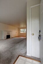 10612 SE 25th St in Bellevue, WA - Building Photo - Building Photo