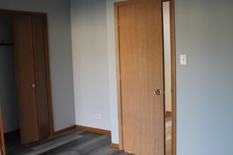 422 Meadow Green Ln in Round Lake Beach, IL - Building Photo - Building Photo