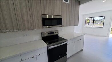 6201 SW 22nd St in Miami, FL - Building Photo - Building Photo